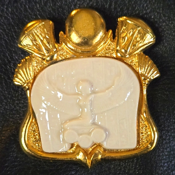 Natural Kharma by Avelon Jewelry - Cleopatra porcelain & gold vintage pendant